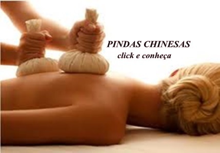 PINDAS CHINESAS
Originária das antigas terapias orientais, a Pinda chinesa é uma massagem realizada por todo corpo com trouxinhas (pindas), feitas de saquinhos de linho ou algodão, contendo sal marinho, ervas medicinais, aromáticas e especiarias que possuam propriedades tanto estimulantes como relaxantes. 
As pindas são aplicadas com manobras de massagens suaves por todo o corpo, promovendo um relaxamento profundo e a reconexão com nosso interior. Durante a massagem,  atuam também os princípios da aromaterapia, pois o aroma das ervas estimula através do sentido olfativo, um estado de tranquilidade e conforto.  massoterapeuta