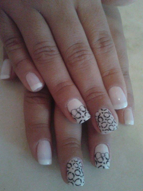 manicure e pedicure designer de sobrancelhas maquiador(a)