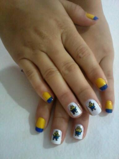 manicure e pedicure designer de sobrancelhas maquiador(a)