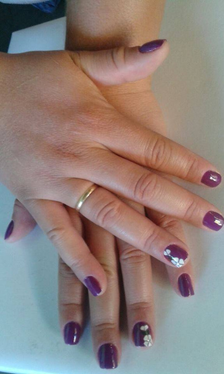 manicure e pedicure designer de sobrancelhas maquiador(a)