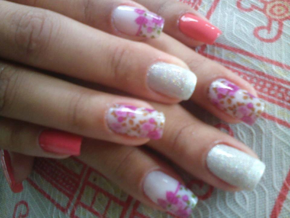 manicure e pedicure designer de sobrancelhas maquiador(a)