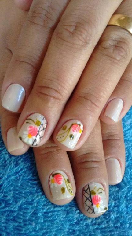 manicure e pedicure designer de sobrancelhas maquiador(a)