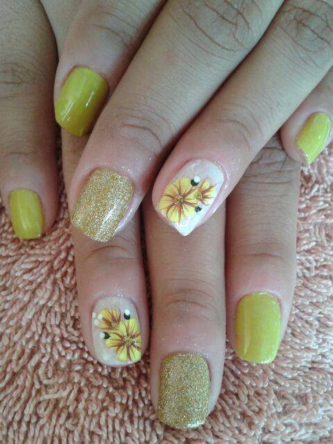 manicure e pedicure designer de sobrancelhas maquiador(a)