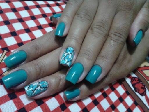 manicure e pedicure designer de sobrancelhas maquiador(a)