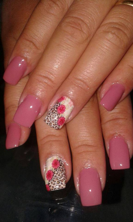 manicure e pedicure designer de sobrancelhas maquiador(a)