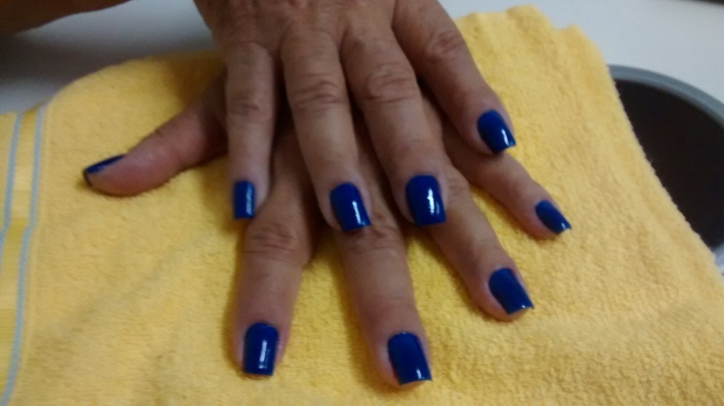 Azul royal manicure e pedicure