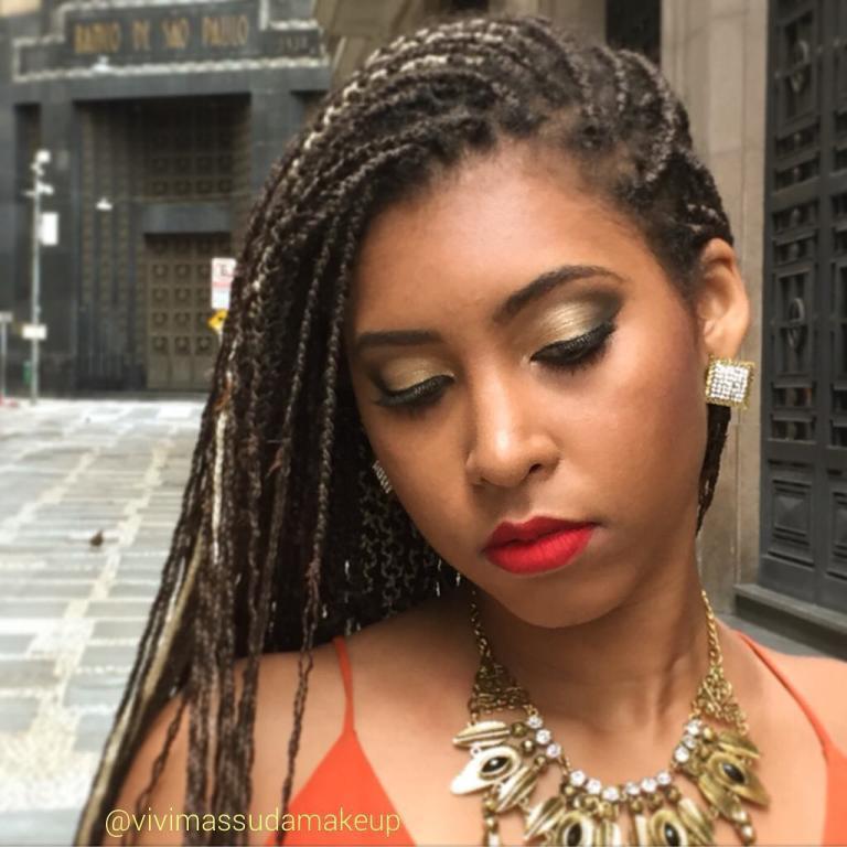 Ensaio fotográfico para a marca de roupas e acessórios Paula Bijoux, de Imperatriz - Maranhão. #makeup #ensaiofotografico #moda #beleza #vivimassudamakeup #beauty #maquiadora #maquiadoraprofissional #maquiagemdourada #maquiagempelenegra maquiador(a)