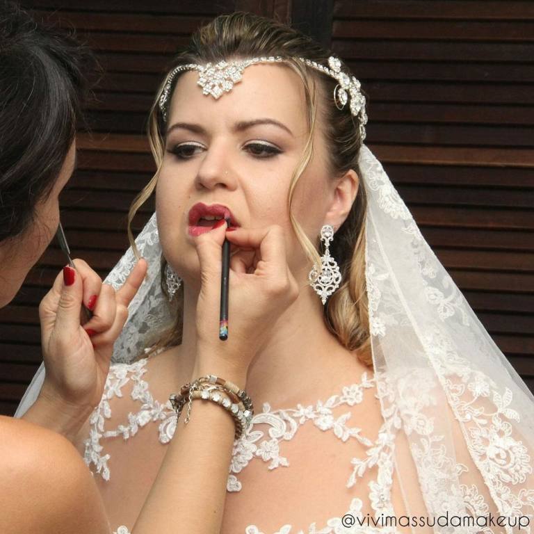 Maquiagem de noiva! Amo fazer noivas, é sempre um dia encantador e especial! #noiva #noivinha #diadanoiva #maquiagemdenoiva #wedding #bride #noivas  maquiador(a)