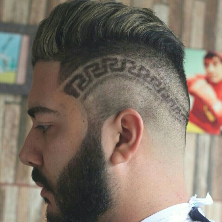 Degradê na gilete e risco com arte egípcia cabelo barbeiro(a)
