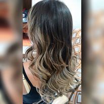 #ombrehair #reflexo #luzes #mechascriativas #haircouture #babyblond #loirosperfeitos #morenailuminada #platinado #perolado #castanhoiluminado #lebege #canela #caramelo #docedeleite #avelã #wella #blondangel #brae #colortouch #escovacacheada #escovaOndulada #alongamento #fitaadesiva #micropele  #byLarissa cabelo cabeleireiro(a)