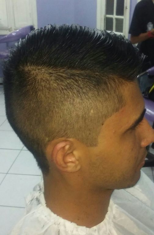 cabeleireiro(a) barbeiro(a)