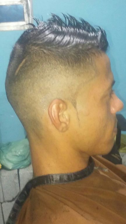 cabeleireiro(a) barbeiro(a)