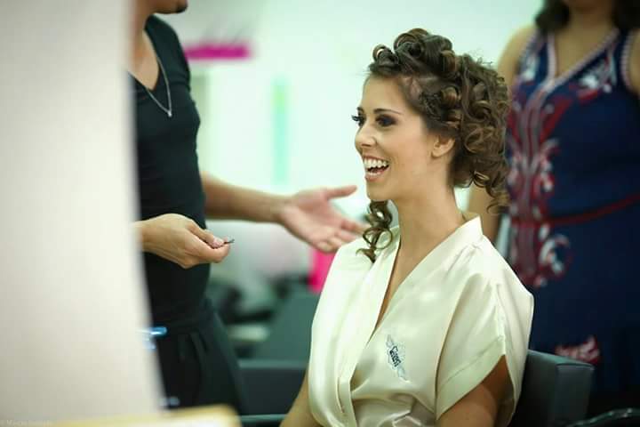 cabeleireiro(a) maquiador(a) designer de sobrancelhas stylist / visagista