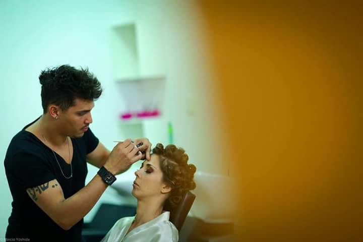 cabeleireiro(a) maquiador(a) designer de sobrancelhas stylist / visagista