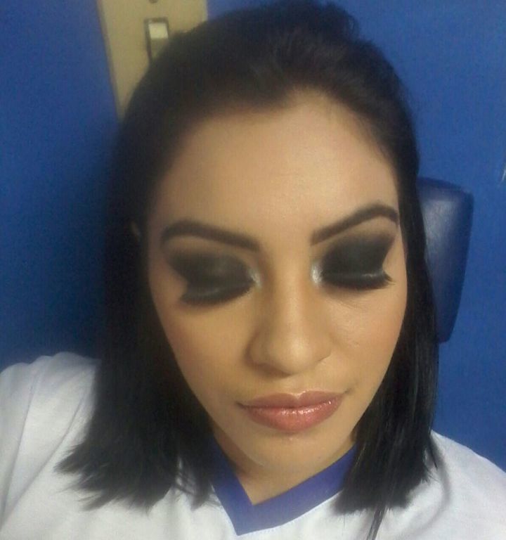 Make para noite usei várias marcas de produtos...
Produção Silvia Torres maquiagem cabeleireiro(a)
