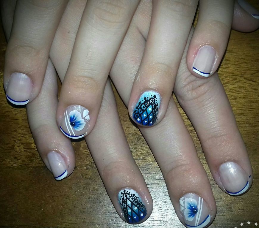 Unha francesinha com detalhe em azul, decoração com flor azul e degradê com detalhes estilo tribal. manicure e pedicure manicure e pedicure manicure e pedicure manicure e pedicure manicure e pedicure manicure e pedicure