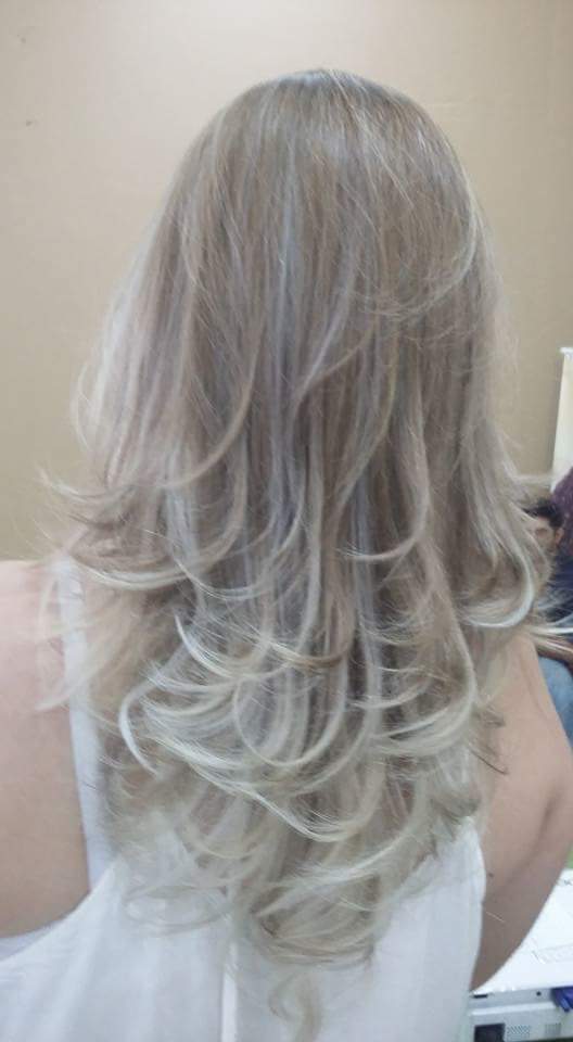 Sombré hair platinado e 100% saudável.
#AllColors
#SalvatoreCosméticos
#CursoTop
#byMarcioOrtiz cabelo cabeleireiro(a) gerente