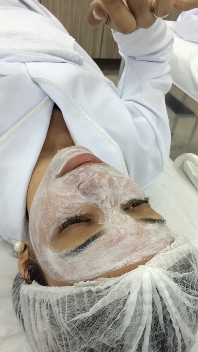 Aula prática de limpeza de pele. estética esteticista depilador(a)