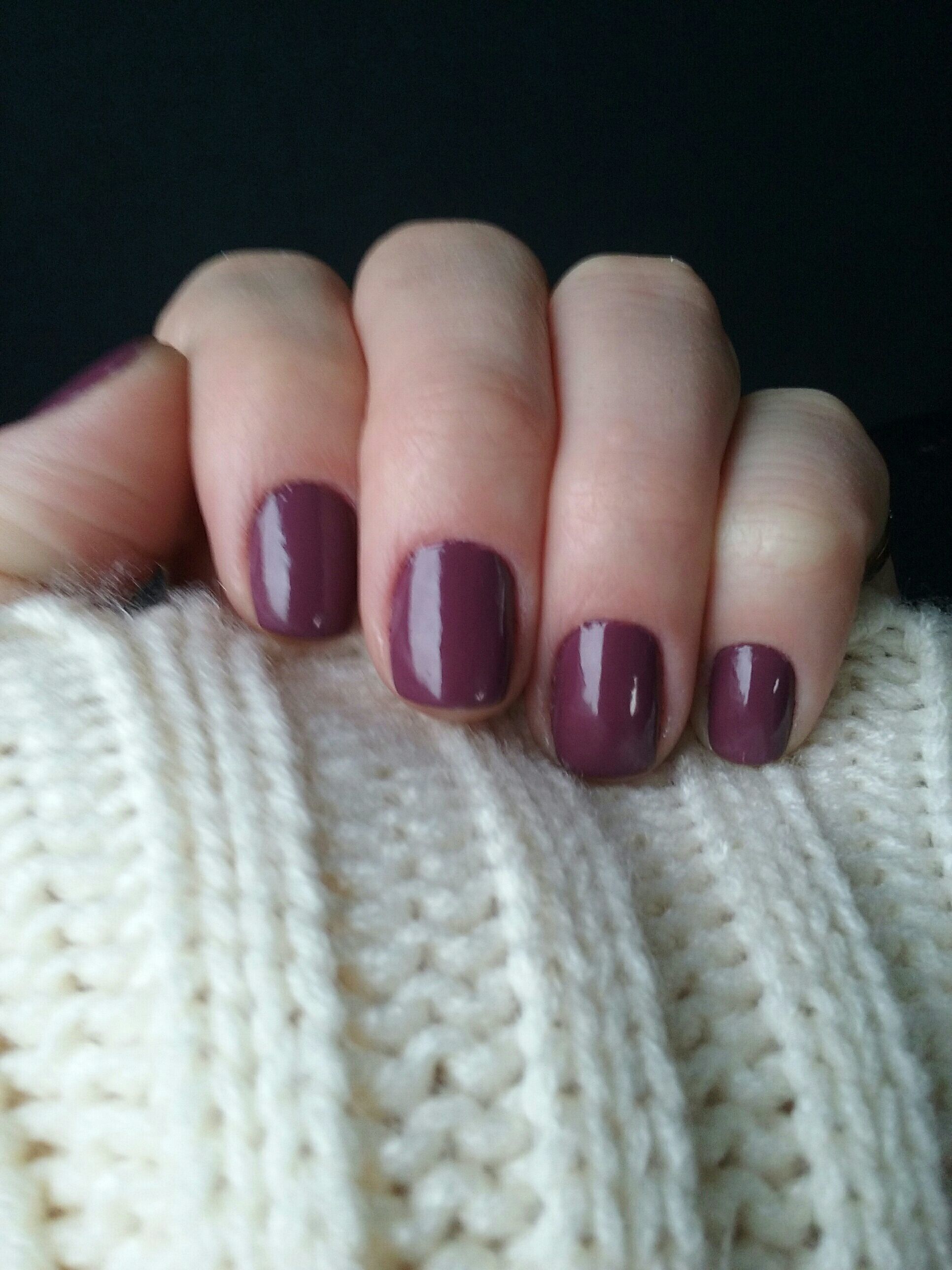 Esmalte Avon,  vinho romântico unha estudante (manicure)