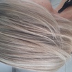 Cabelo curto platinado. Mechas feitas no papel alumínio. 