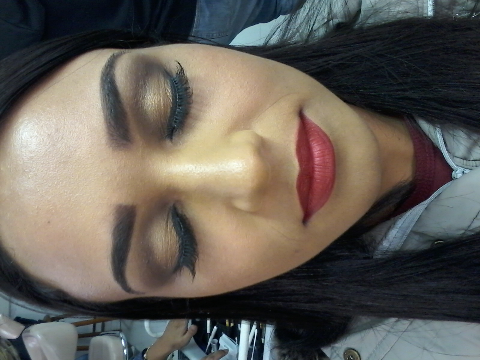 Make para noivas, centro de pálpebras iluminado e batom vermelho!  #makeup #makeparanoivas #batomvermelho maquiagem estudante (esteticista)