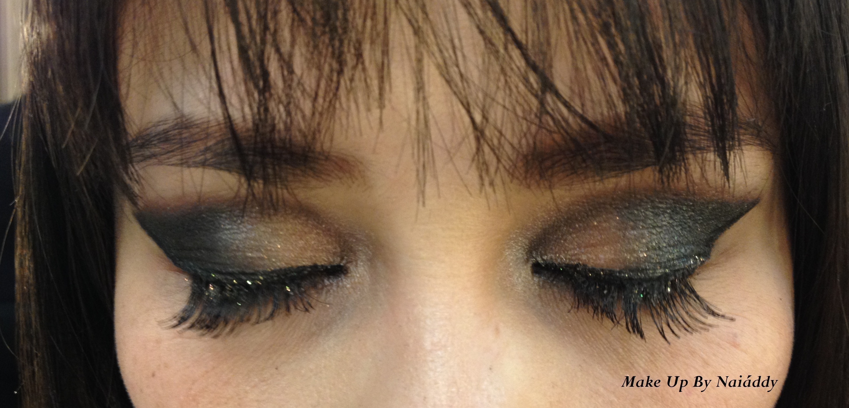 Maquiagem para cliente oriental. maquiagem maquiador(a)