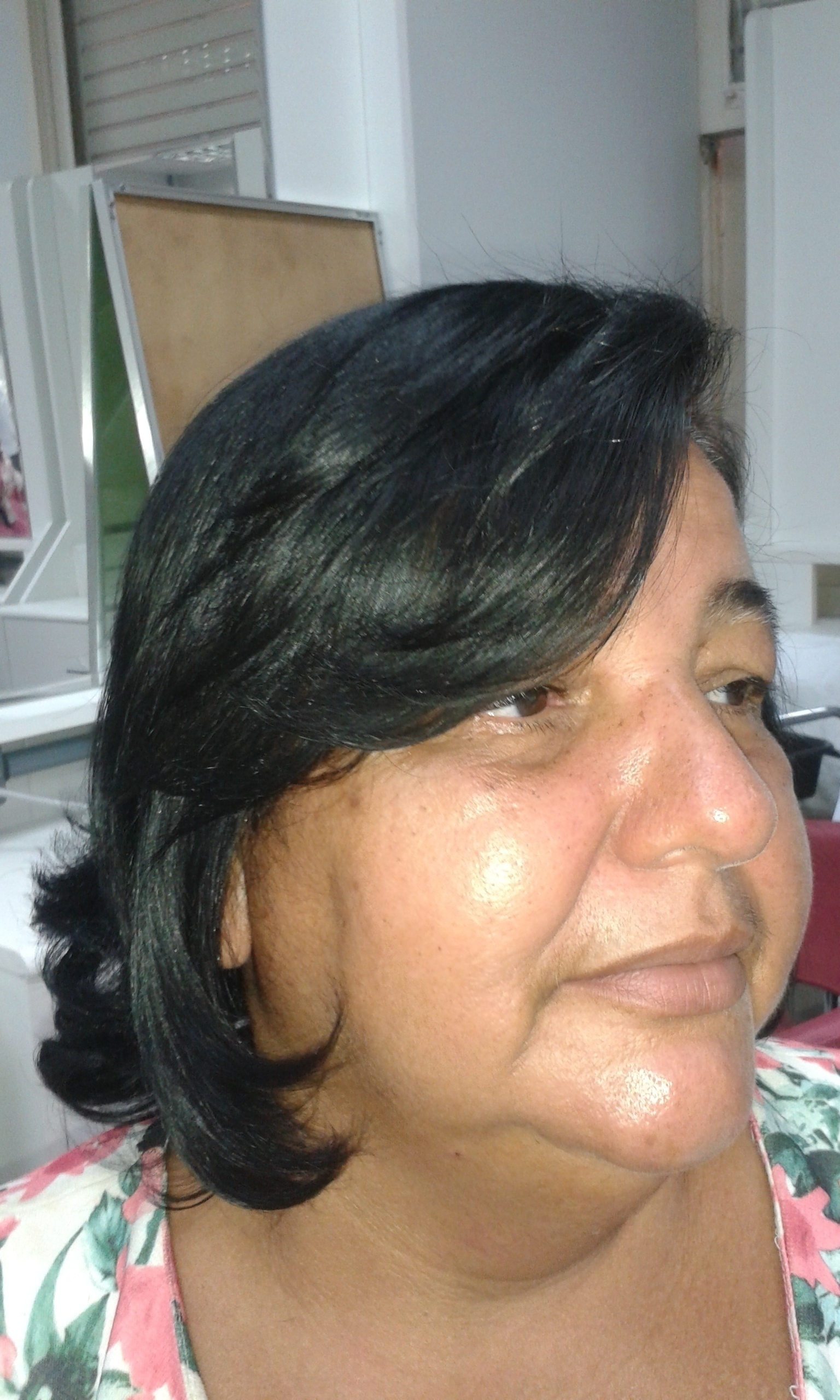 Lateral do corte chanel de bico. cabelo cabeleireiro(a) depilador(a) esteticista