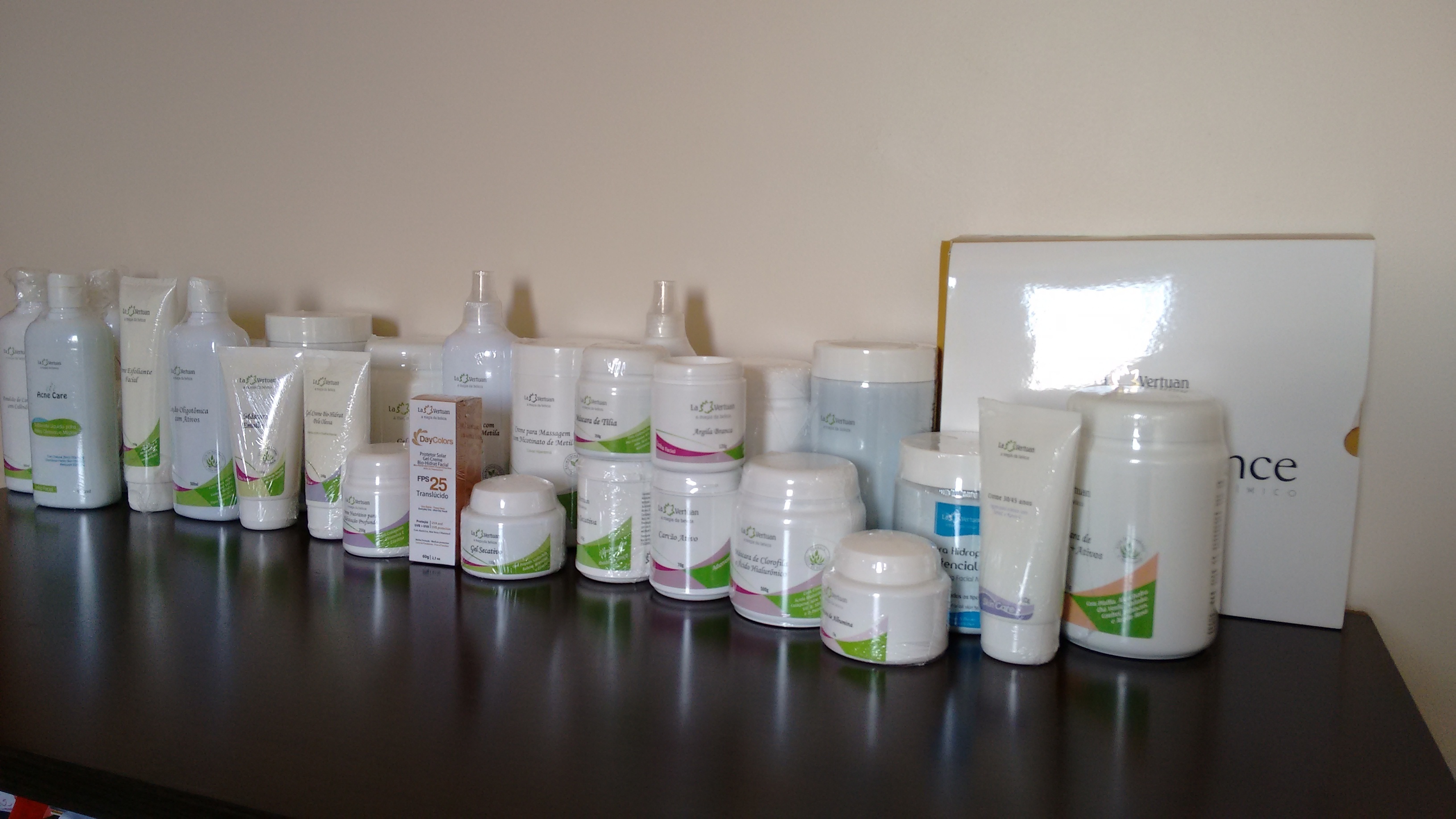 Minha linha de produtos facial e corporal. estética esteticista depilador(a) designer de sobrancelhas