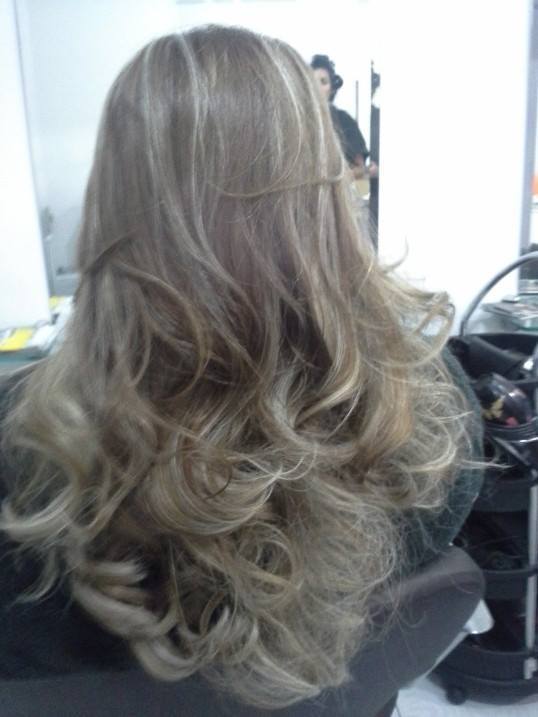 Reflexo Californiano Ombre Hair - Corte em Camadas cabelo cabeleireiro(a) maquiador(a)