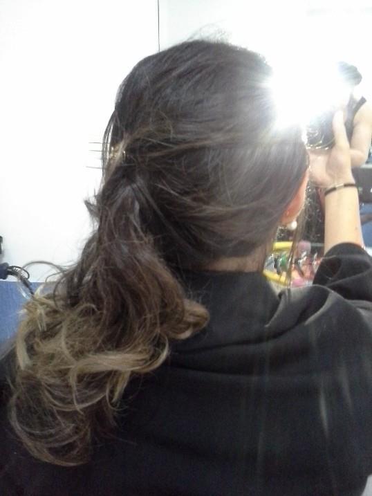 Penteado com Enfase para o lado esquerdo - favorecer melhor angulo cliente cabelo cabeleireiro(a) maquiador(a)
