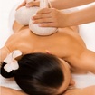 Massagem relaxante com pindas chinesas e óleos  essencial quente.