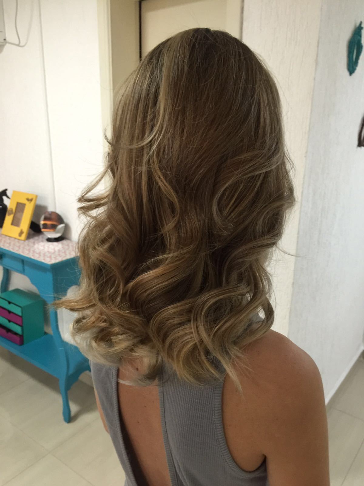 Cabelo loiro com marmorização em tons de loiros . cabelo cabeleireiro(a) maquiador(a)