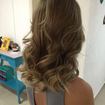 Cabelo loiro com marmorização em tons de loiros .