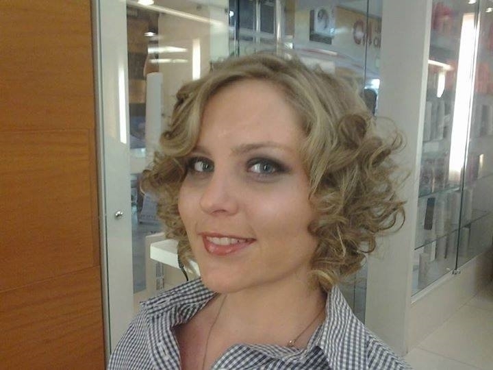 Cabelo e maquiagem cabelo cabeleireiro(a)