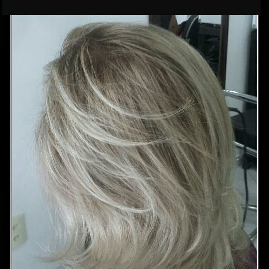 Blond Extreme com produtos  Grandha cabelo cabeleireiro(a) empresário(a) consultor(a) maquiador(a)