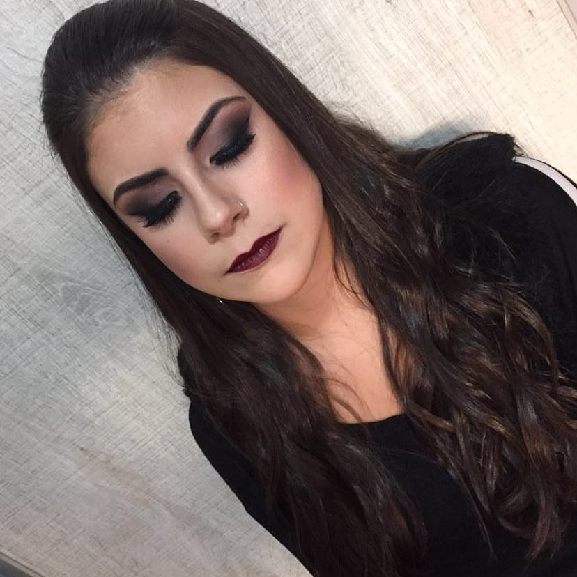Esfumado diagonal com delineado gatinho
#batomursula #pausaparafeminices #tblogs #maccosmetics #urbandecay maquiagem maquiador(a)