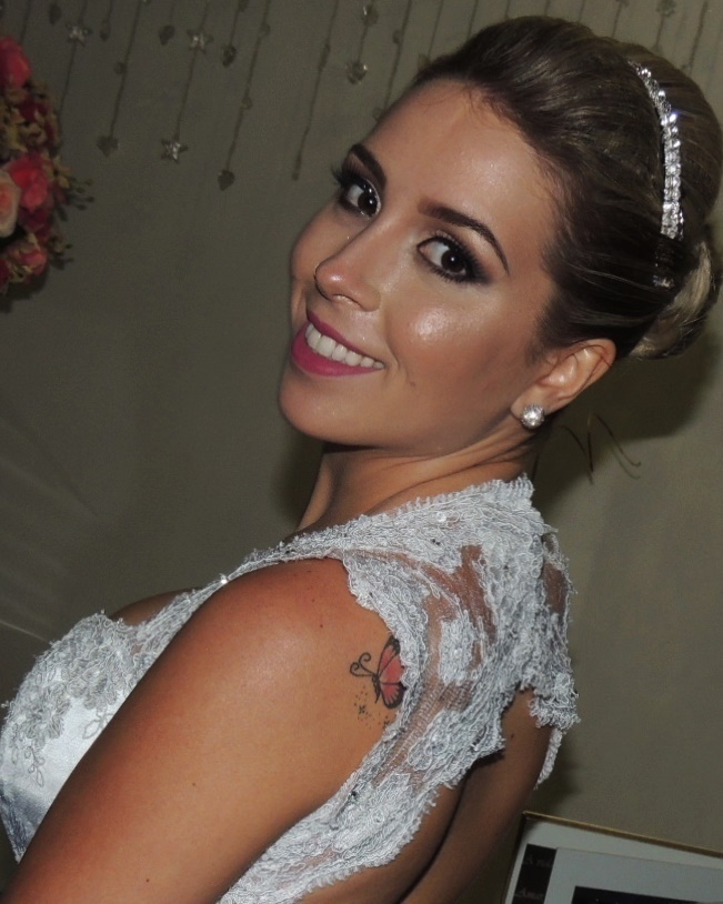 maquiagem maquiador(a) designer de sobrancelhas