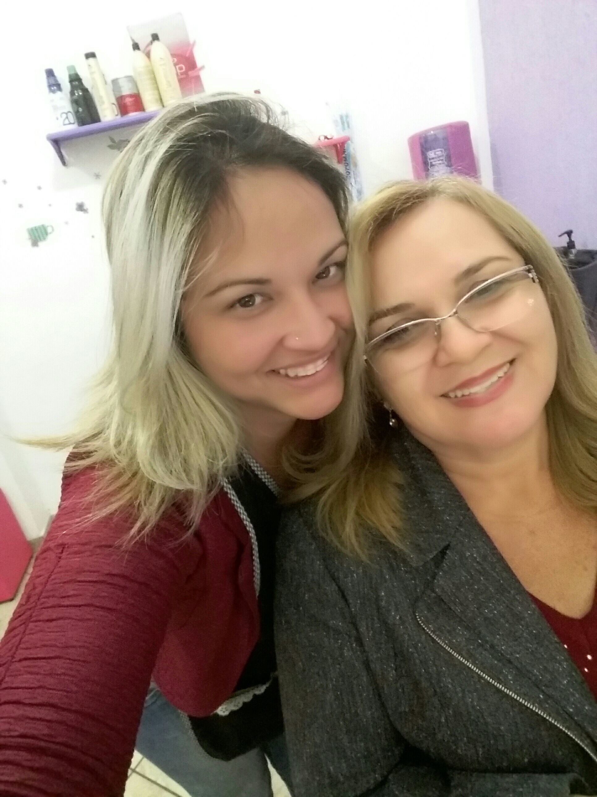 Corte hidratação  e escova cabelo cabeleireiro(a) cabeleireiro(a)