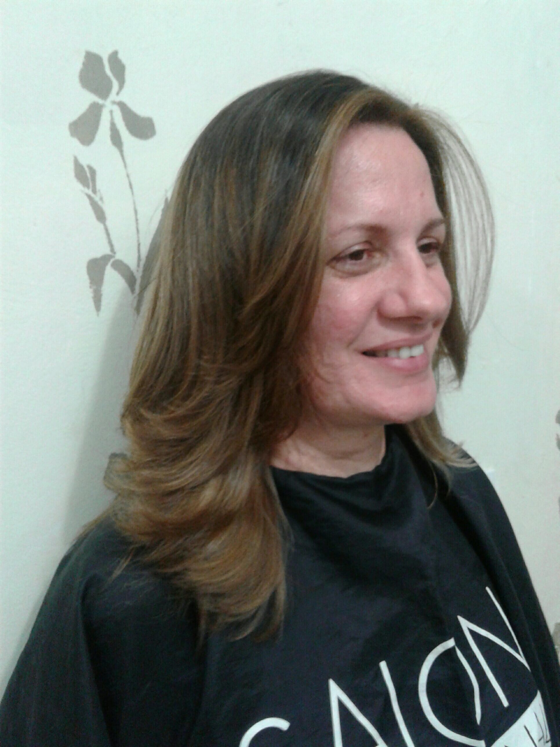 Mechas esfumadas com a  fraja marcada ,com o tom na  altura  7,31 cabelo cabeleireiro(a)