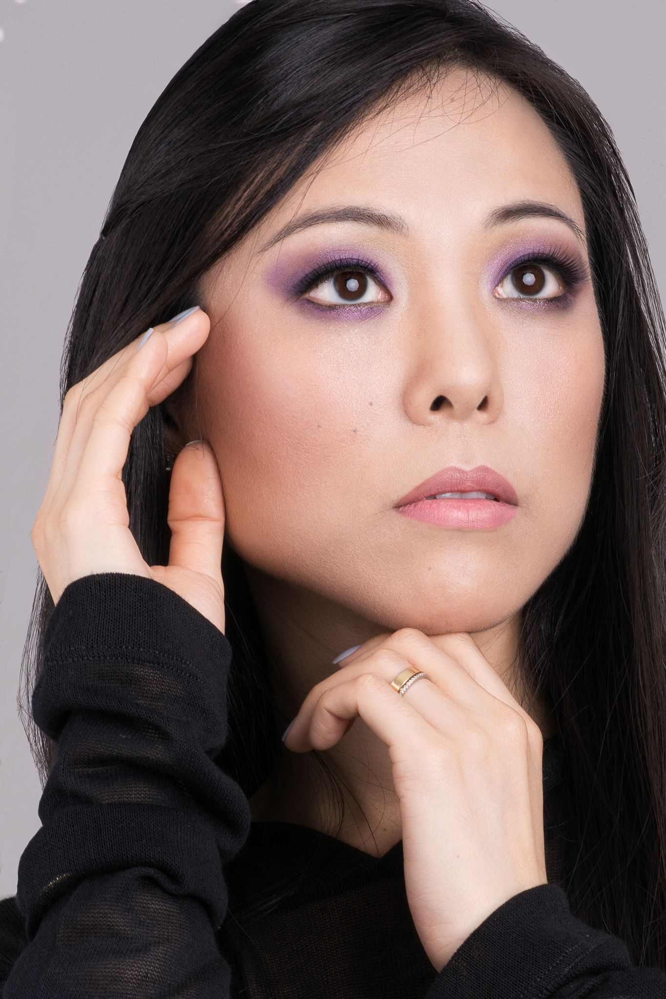 Maquiagem leve mas marcante para orientais. Tons de lilás e pêssego combinam com a pele das orientais. Modelo: Danielle Matsui / Fotógrafo: André Hirose #maquiagem #makeup #maquiagemparaorientais #oriental #belezaoriental maquiagem maquiador(a)
