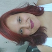 O cabelo estava colorido com castanho escuro. Fizemos mechas até a altura de um 7 e colorimos com 666