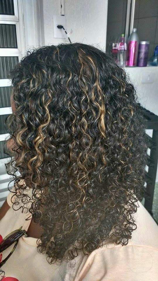 blond golden cabelo cabeleireiro(a) designer de sobrancelhas