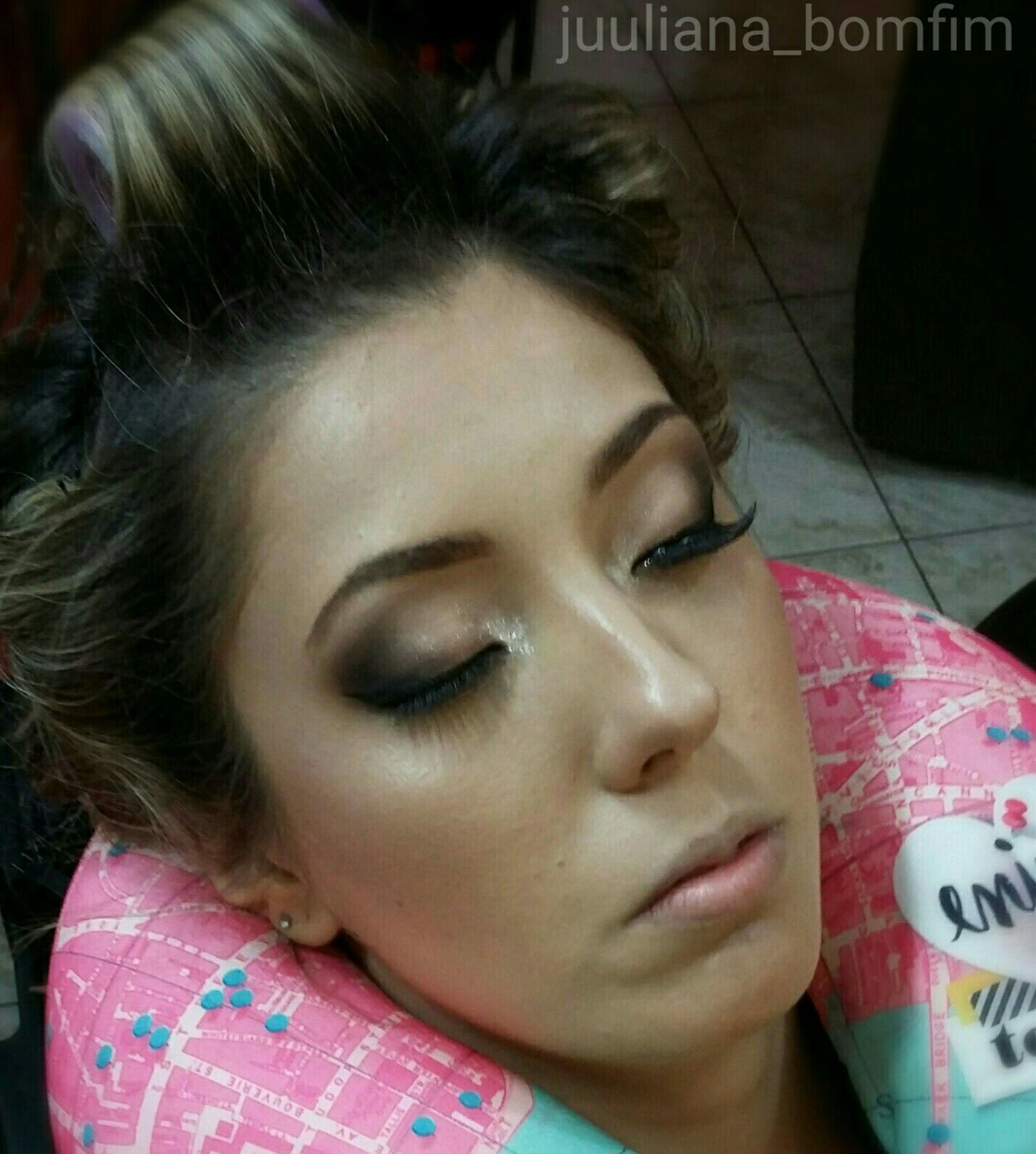 Maquiagem para noiva em andamento... maquiagem maquiador(a)