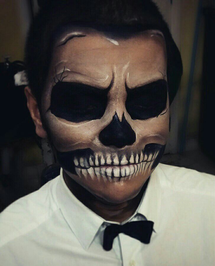 Maquiagem para festa à fantasia.
Face skull maquiagem maquiador(a)