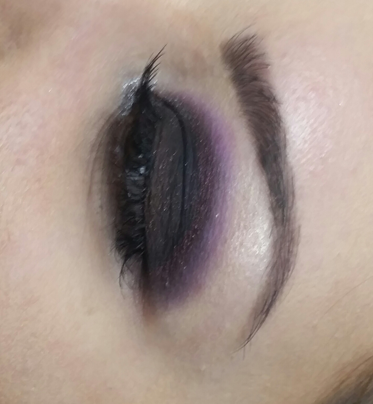 Olho preto com esfumado colorido.
#olhopreto #maquiagem #smokedeye #maccosmetics maquiagem maquiador(a) designer de sobrancelhas