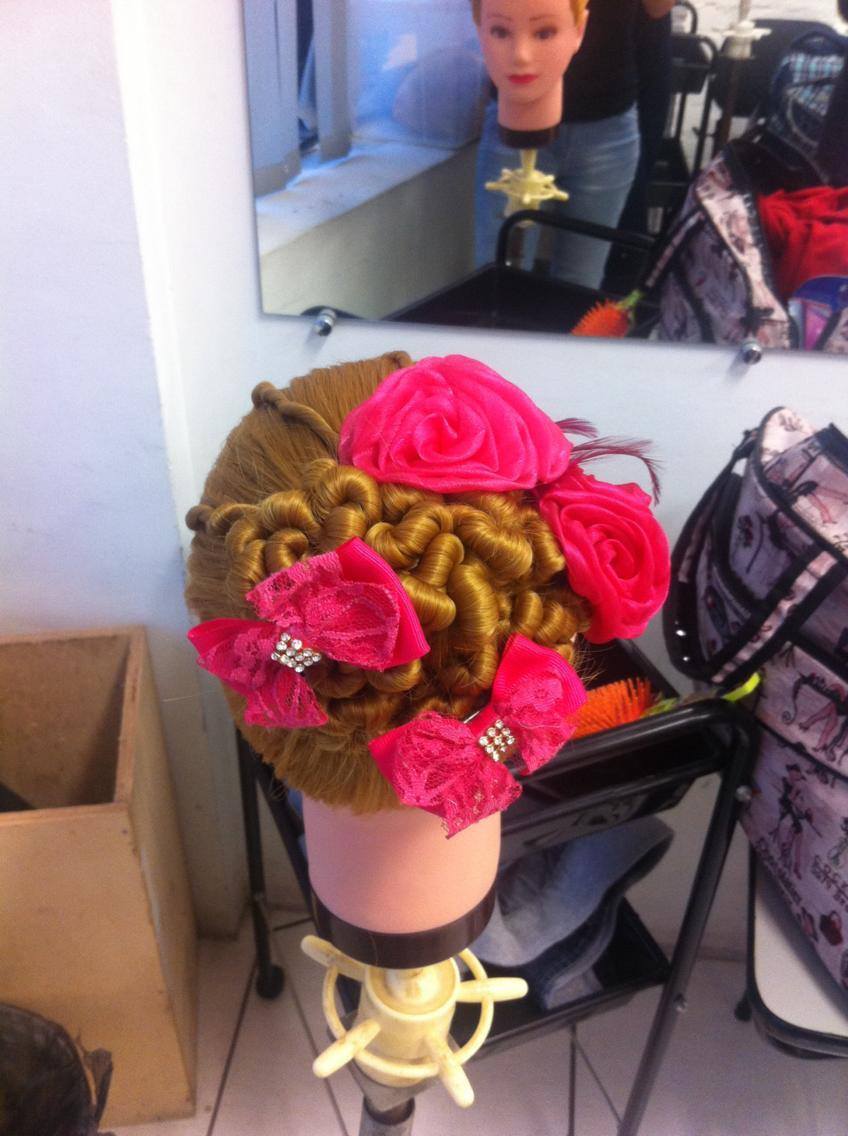 Penteado cabelo estudante (cabeleireiro) auxiliar cabeleireiro(a) cabeleireiro(a) designer de sobrancelhas