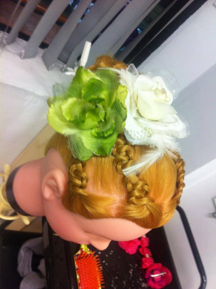 Penteado cabelo estudante (cabeleireiro) auxiliar cabeleireiro(a) cabeleireiro(a) designer de sobrancelhas