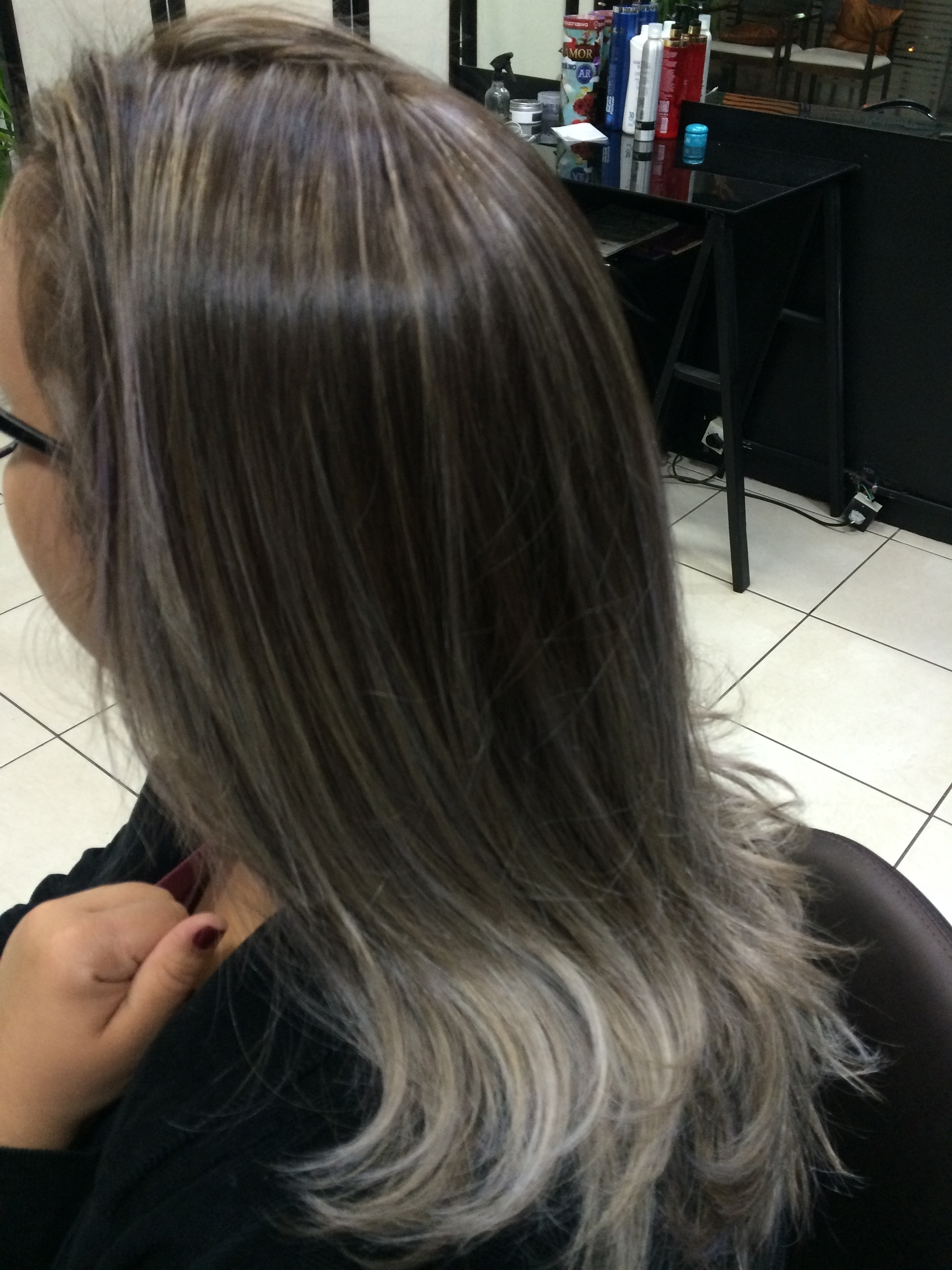 Mechas no tom aperado com ombre platinado cabelo cabeleireiro(a)