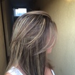 Mechas no tom pastel com progressiva.
