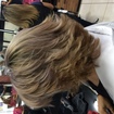 Corte repicado com mechas douradas 